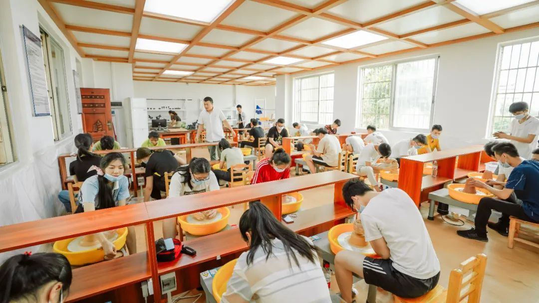 傳承千年陶藝，鑄就精神家園——廣西英華坭興陶社團(tuán)正式成立